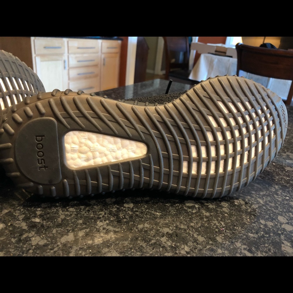 Yeezy Boost 350V2 Black/Red 100% AUTHENTIC - Picture 6 of 8